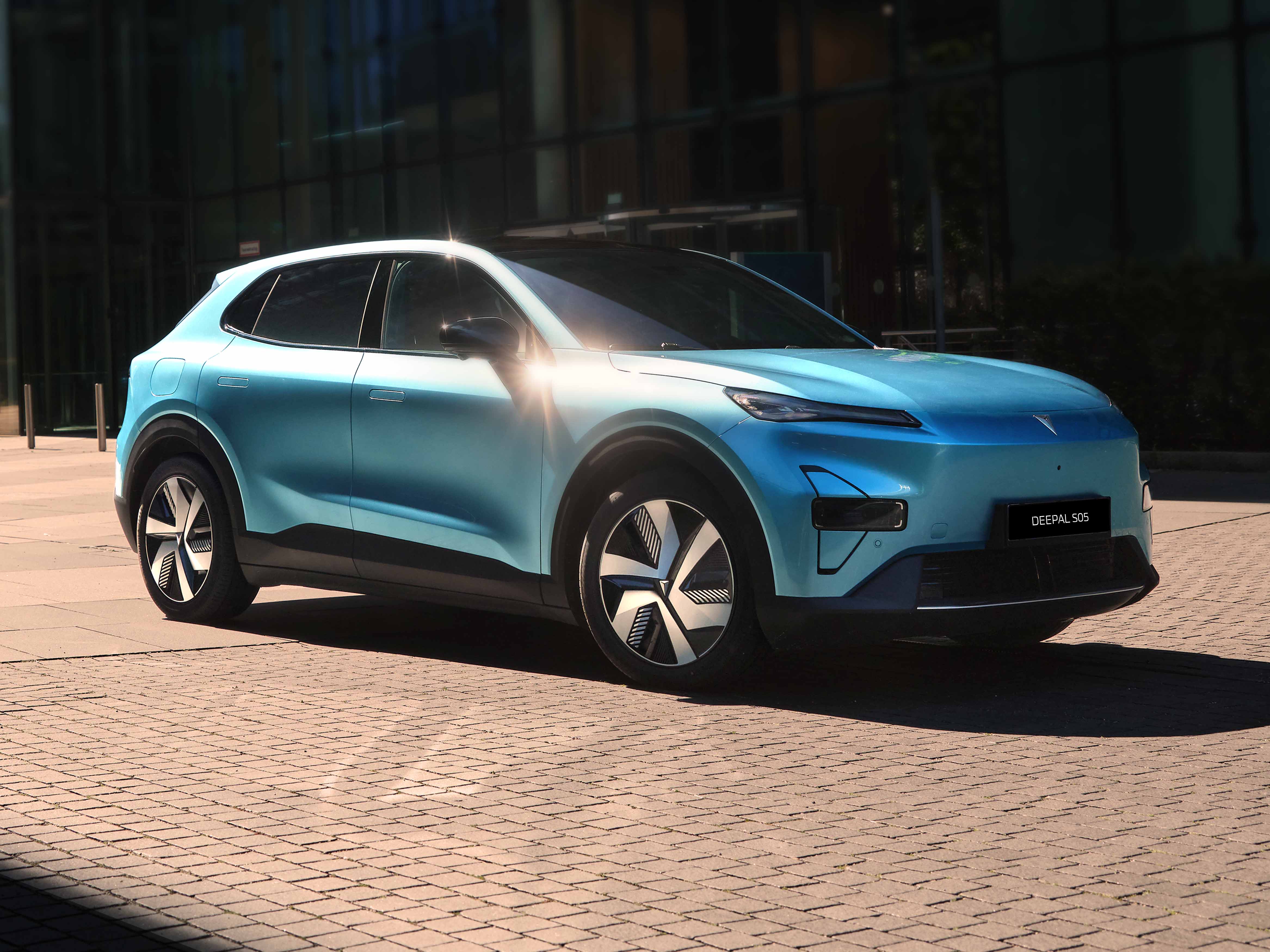 Foto: Changan Deepal S05 i fargen Andromeda Blue