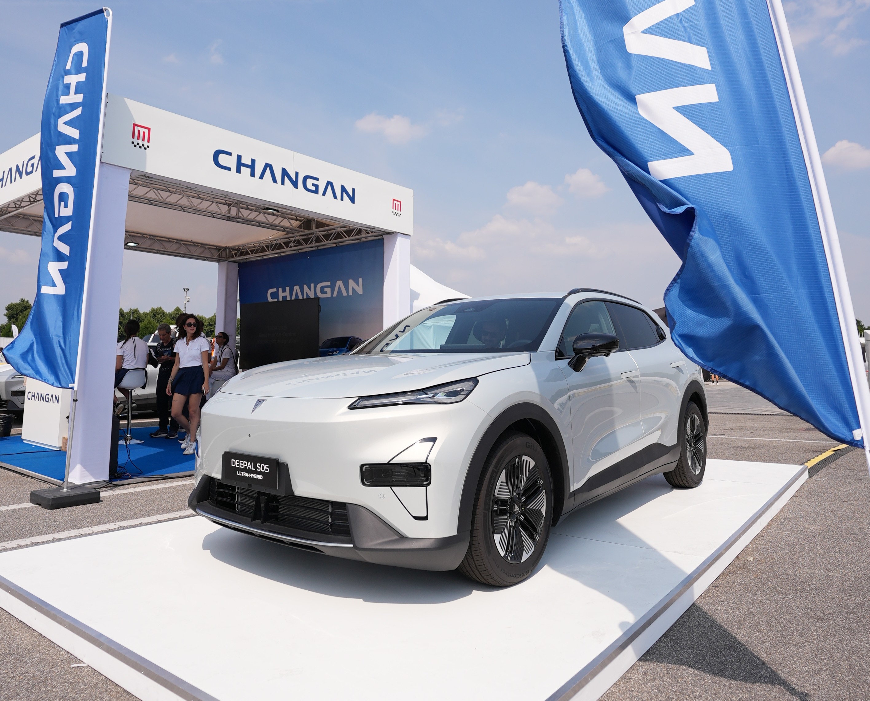 Changan a MIMO 2026 svela CHANGAN DEEPAL S05  ULTRA HYBRID